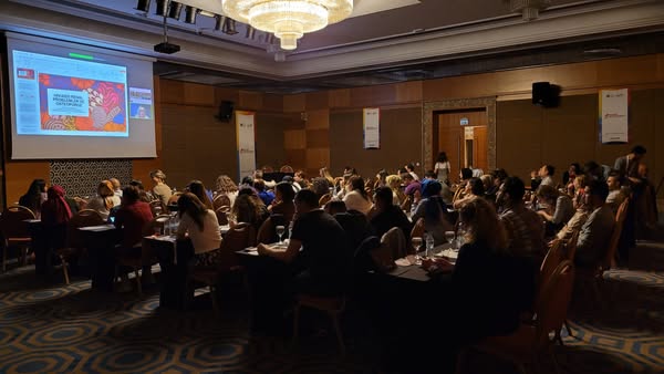 “HIV/AIDS: ASİSTAN OKULU” dokuzuncu dersi olan “HIV/AIDS Hastalık Takibi, Konsültasyonları ve Sorunlar Paneli”nde Prof. Dr. Sıla AKHAN “HIV/AIDS Renal Problemler ve Osteoporoz” konusunu anlattı.
bilimselevent.com