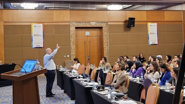 “HIV/AIDS: ASİSTAN OKULU” dokuzuncu dersinde “HIV/AIDS Hastalık Takibi, Konsültasyonları ve Sorunlar Paneli”nde Doç. Dr. Ahmet Çağkan İNKAYA “HIV/AIDS ve Nörolojik Problemler, Kırılganlık” konusunu anlattı.
bilimselevent.com
