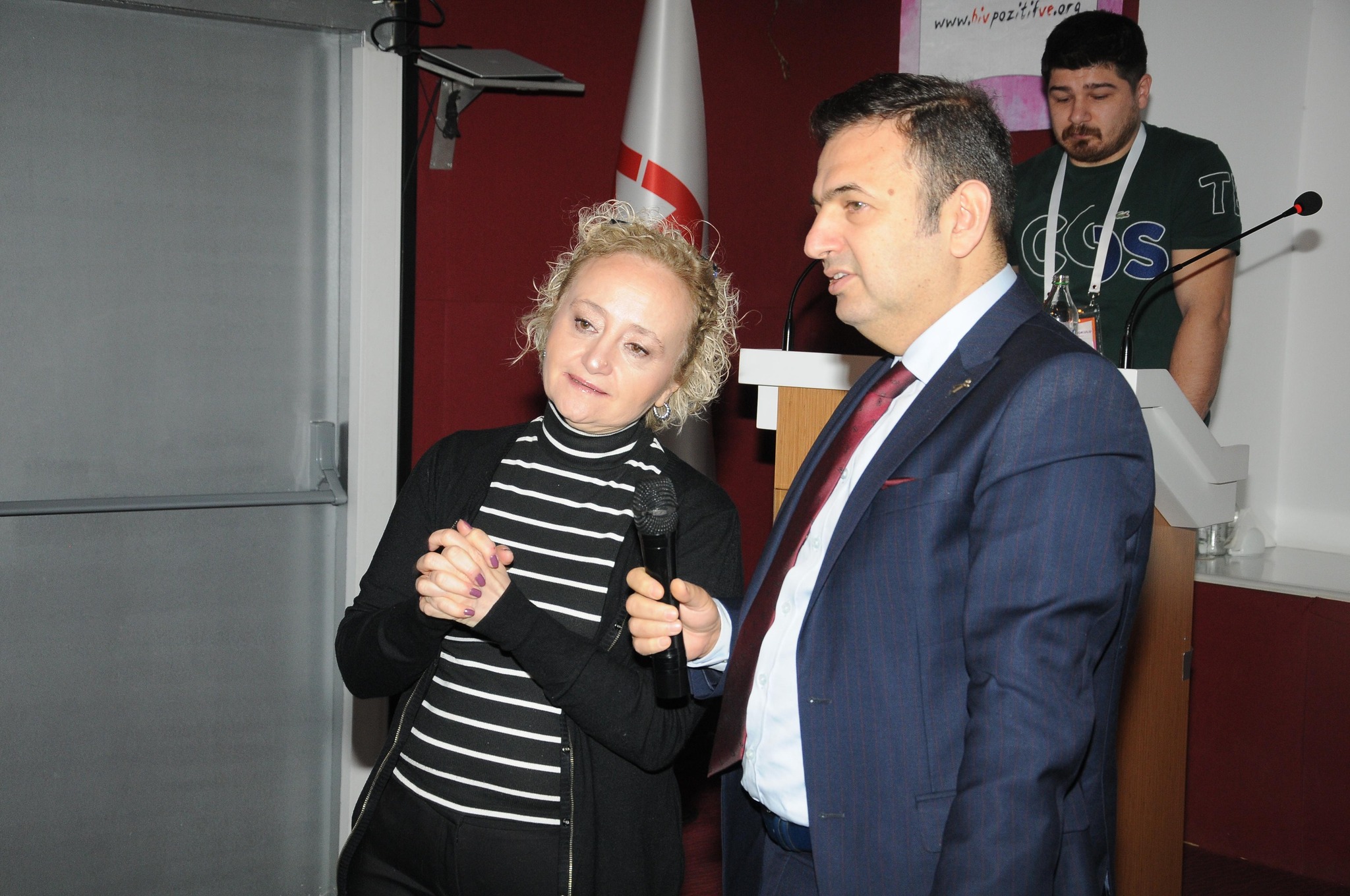 “HIV/AIDS: ASİSTAN OKULU”nda 3. gün derslerinden sonra interaktif sorularla sahne yine öğretmenimiz Prof. Dr. Yaşar BAYINDIR'ın… 
Sorularımıza aldığımız %94 doğru yanıtla okulumuzun başarısını taçlandıran öğrencilerimiz ile öğretmenlerimizi ve 3 günlük yarışmamızın kazananları Dr. Azade KANAT, Dr. Esra Duru ÖZ ve Dr. Büşra YILDIRIM’ı tebrik ederiz.
“HIV/AIDS: ASİSTAN OKULU”nun finalinde öğrencilerimize katılım belgeleri takdim edildi. Tüm öğretmen ve öğrencilerimize emekleri için çok teşekkür ediyoruz.
bilimselevent.com
#HIVAIDSAsistanokulu