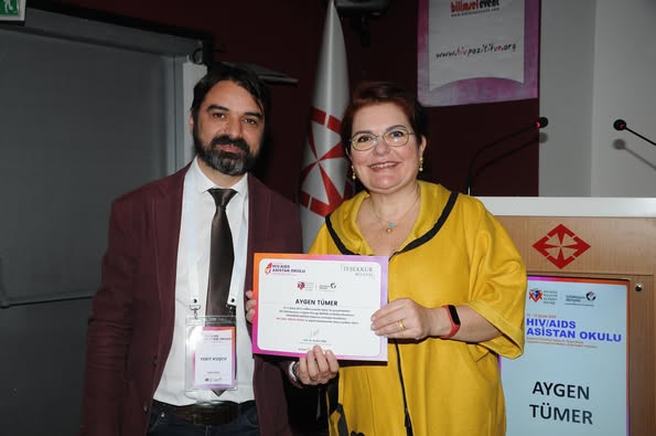 “HIV/AIDS: ASİSTAN OKULU”nun ilk dersinde Uzm. Dr. Aygen TÜMER “Dünyada ve Türkiye’de HIV/AIDS Epidemiyolojisi ve Bulaşma Yolları” konusunu anlattı.
bilimselevent.com
#HIVAIDSAsistanokulu