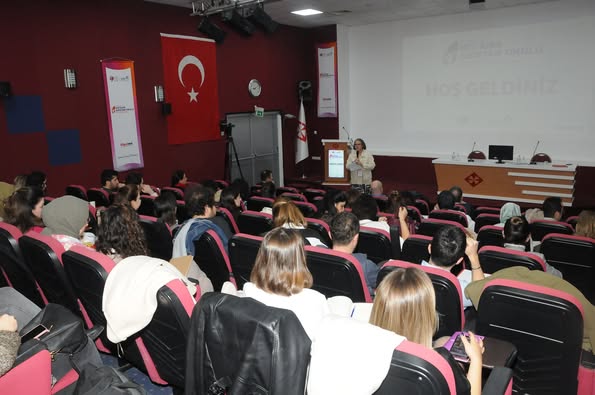 “HIV/AIDS ASİSTAN OKULU”nda nöbetçi öğretmenimiz Prof. Dr. Aslıhan CANDEVİR ULU’nun öğrencilerimize sorduğu sorularla 2. gün oturumları başladı.
bilimselevent.com
#HIVAIDSAsistanokulu