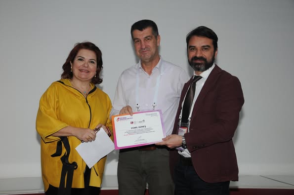 “HIV/AIDS: ASİSTAN OKULU”nun 4. Dersinde Av. Cemil GÜNEŞ ve Uzm. Dr. Aygen TÜMER “HIV/AIDS Etik ve Sosyal Sorunlara Bakış” konusunu İnteraktif Oturumda değerlendirdiler.
bilimselevent.com
#HIVAIDSAsistanokulu